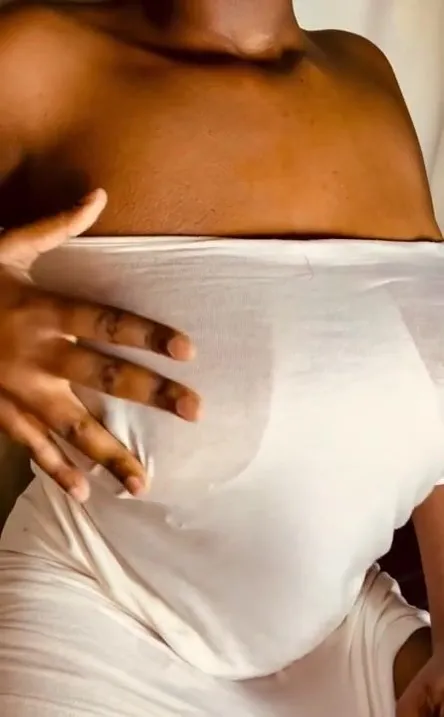 Large Natural Breast In Clothes - Free Large Natural Boobs Nipp Play on Soaked Shirt Porn Video - Ebony 8