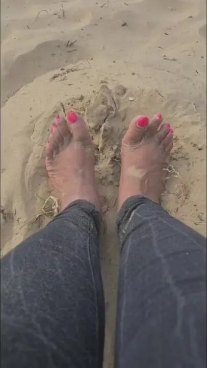 406px x 720px - Free The beach is my much loved place to relax, my feet images and petite  videos made into a clip file Porn Video - Ebony 8