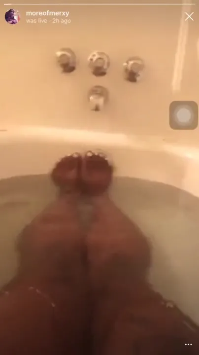 Slip Shower Porn - Free Nip Slip on IG Live in Bathtub Porn Video - Ebony 8