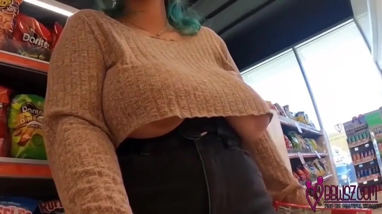 Free Going Shopping With Her Breasts Out Porn Video - Ebony 8