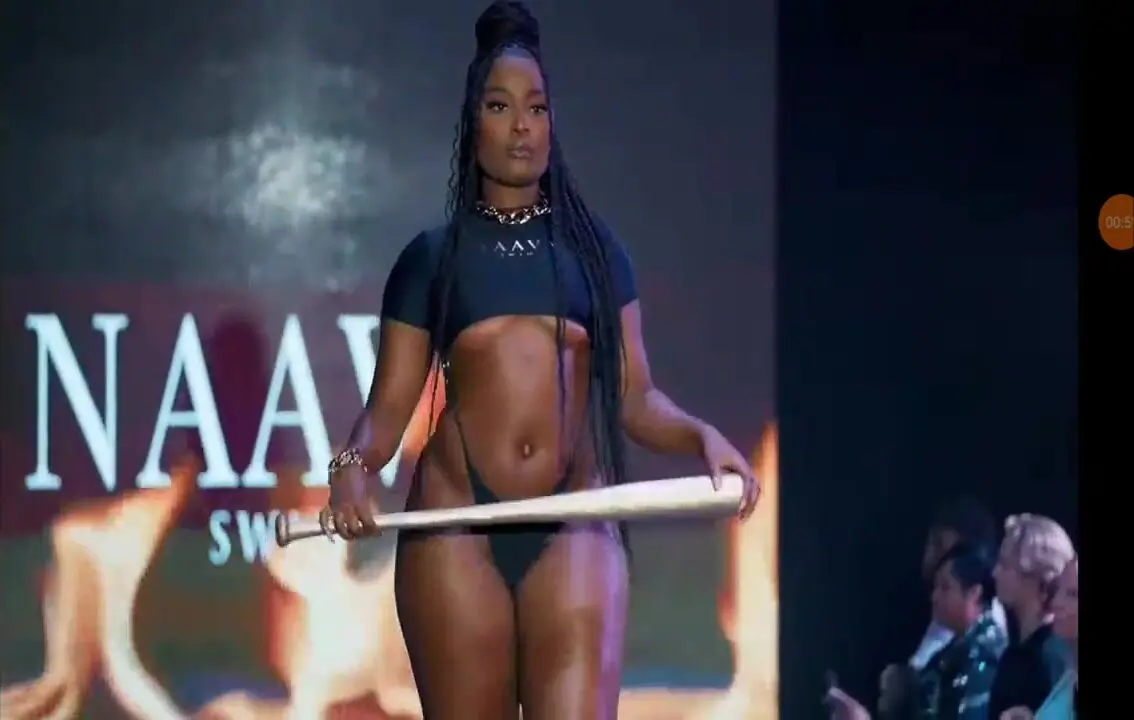 Free Desfile das gostosas Porn Video - Ebony 8